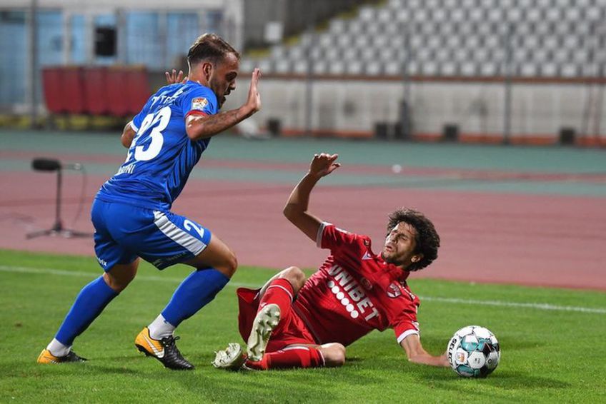 Diego Fabbrini (roșu), în Dinamo - FC Botoșani 1-1 FOTO Bogdan Bălaș