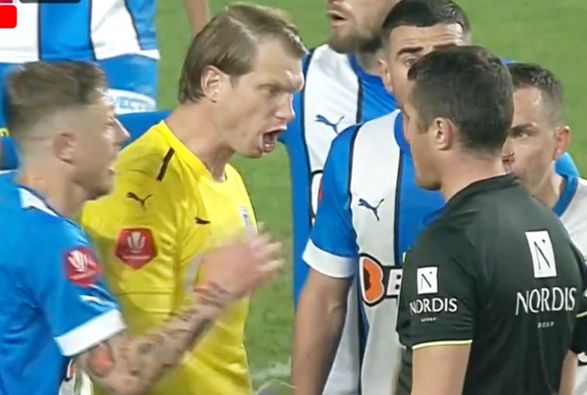 Arlauskis a cedat nervos! A urlat la arbitru în Rapid - CSU Craiova și a fost pedepsit