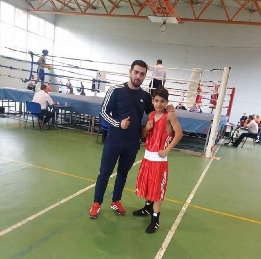 Saly, campionul care doarme pe jos » Povestea unui boxer supertalentat, părăsit de tată la 11 ani. El și sora lui au crescut într-o cocioabă, din salariul mizer al mamei, femeie de serviciu în mall