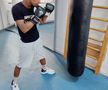 Saly, campionul care doarme pe jos » Povestea unui boxer supertalentat, părăsit de tată la 11 ani. El și sora lui au crescut într-o cocioabă, din salariul mizer al mamei, femeie de serviciu în mall