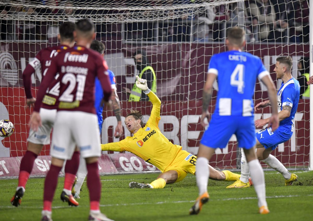 Arlauskis a cedat nervos! A urlat la arbitru în Rapid - CSU Craiova și a fost pedepsit