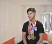 Saly, campionul care doarme pe jos » Povestea unui boxer supertalentat, părăsit de tată la 11 ani. El și sora lui au crescut într-o cocioabă, din salariul mizer al mamei, femeie de serviciu în mall