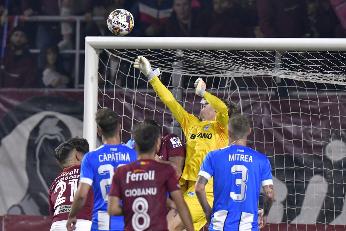 Arlauskis a cedat nervos! A urlat la arbitru în Rapid - CSU Craiova și a fost pedepsit