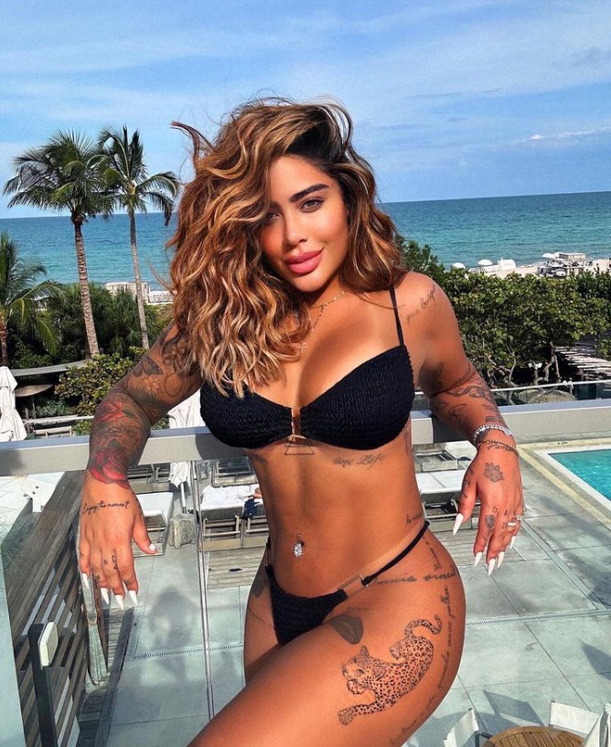 FOTO Sora lui Neymar, apariție spectaculoasă alături de prietenele ei pe cea mai la modă insulă