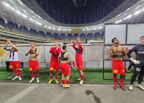 După protest, Peluza Nord i-a dezbrăcat pe jucătorii de la FCSB » Imagini de pe stadion