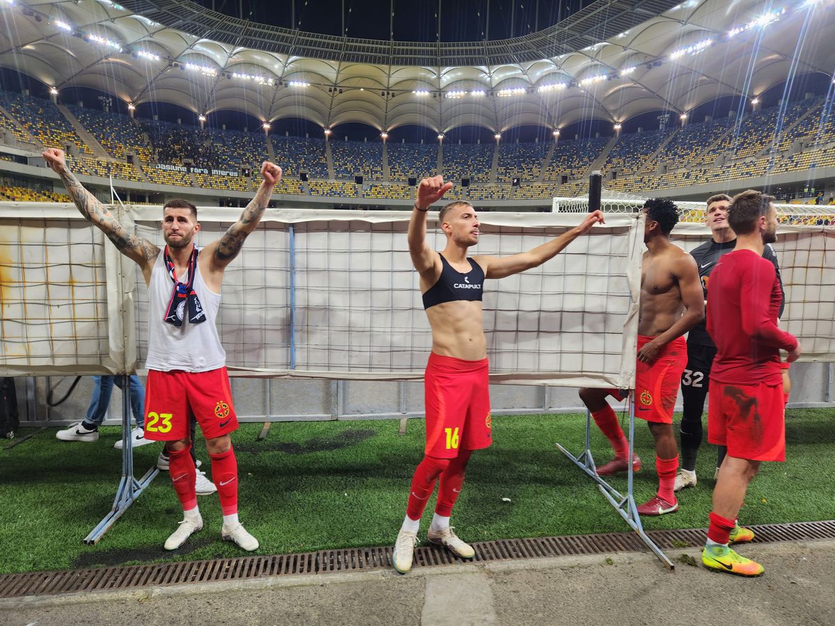 După protest, Peluza Nord i-a dezbrăcat pe jucătorii de la FCSB » Imagini de pe stadion