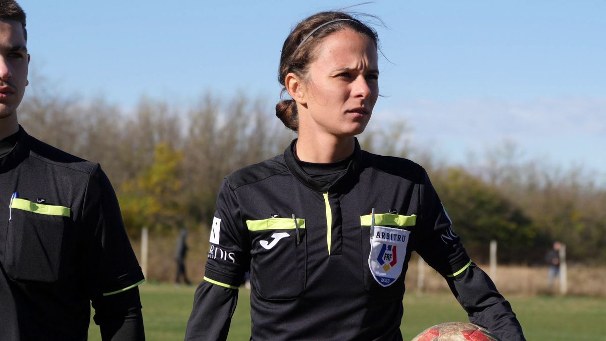 Indiana Jones și Paris din Buzău! Lecție de istorie de la Gherăseni: pe un câmp apar arheologi care studiază diadema din aur