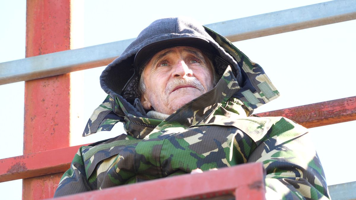 Indiana Jones și Paris din Buzău! Lecție de istorie de la Gherăseni: pe un câmp apar arheologi care studiază diadema din aur