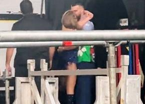 Travis Kelce i-a înnebunit pe fanii lui Taylor Swift! Gestul romantic făcut de superstarul din NFL