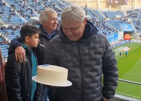 Sorin Cârțu și-a făcut ziua pe stadion! Moment emoționant înaintea startului meciului din Bănie