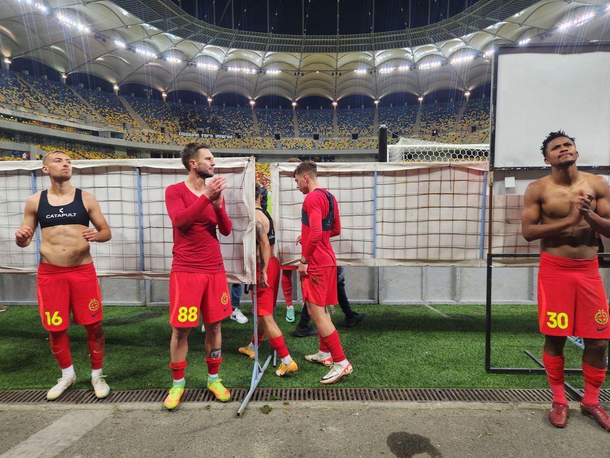 După protest, Peluza Nord i-a dezbrăcat pe jucătorii de la FCSB » Imagini de pe stadion