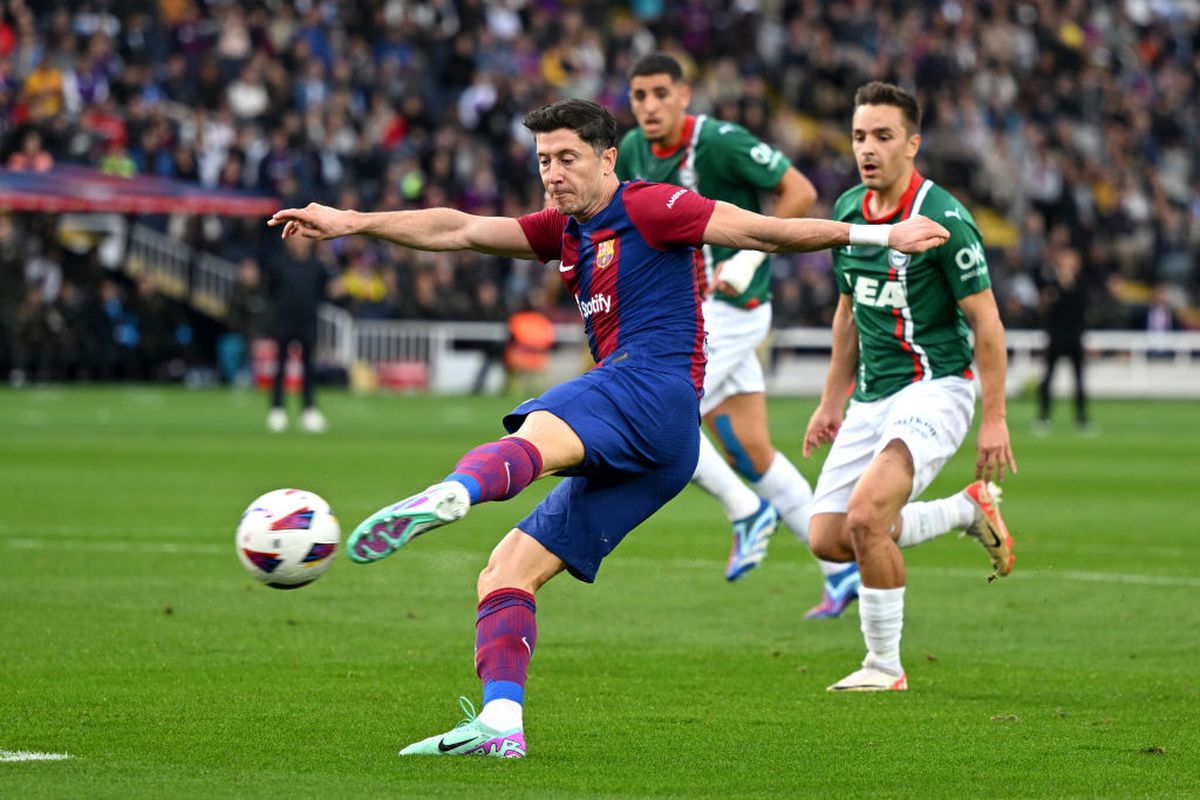 Barcelona, victorie chinuită cu Alaves » Lewandowski a întors rezultatul! Ce a făcut Ianis Hagi