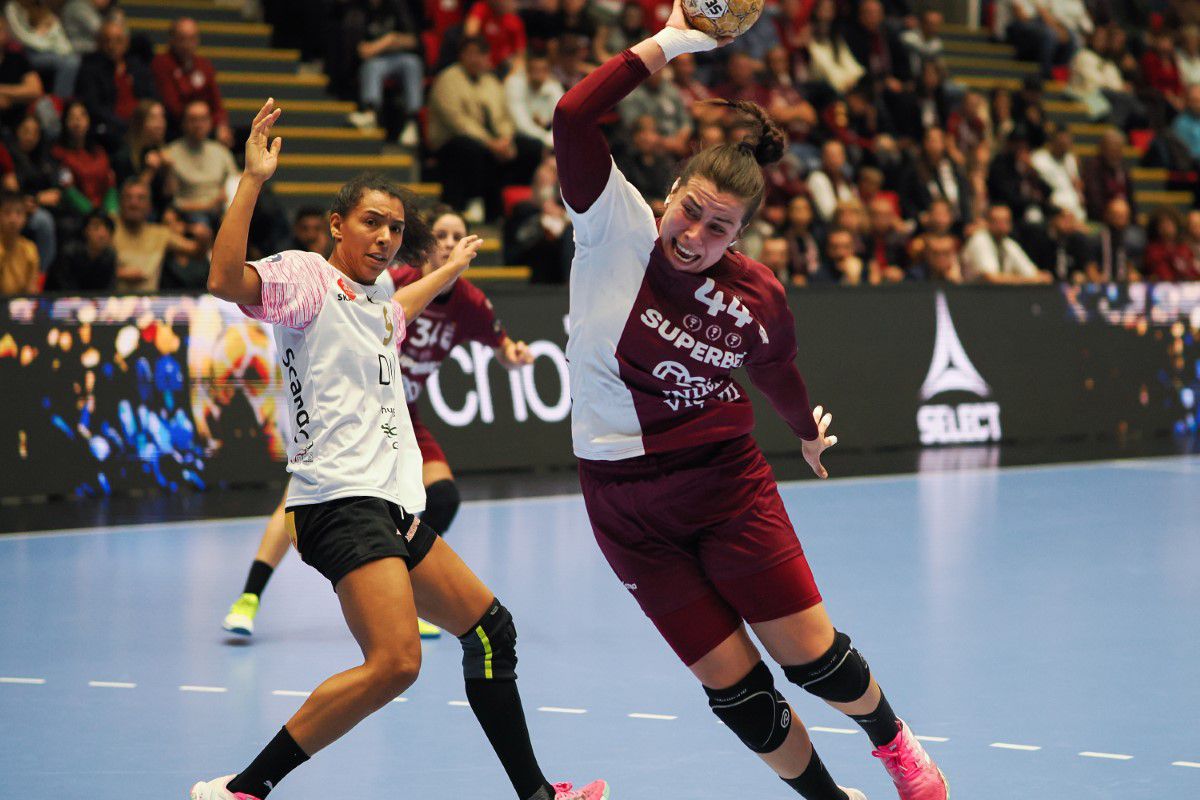 Ea e jucătoarea momentului în handbalul intern: „Dacă va continua așa și la Mondial, România își poate îndeplini obiectivul”