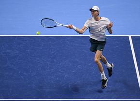 Jannik Sinner, prima victorie la ATP Finals » 85 de minute de control și agresivitate în fața lui Stefanos Tsitsipas