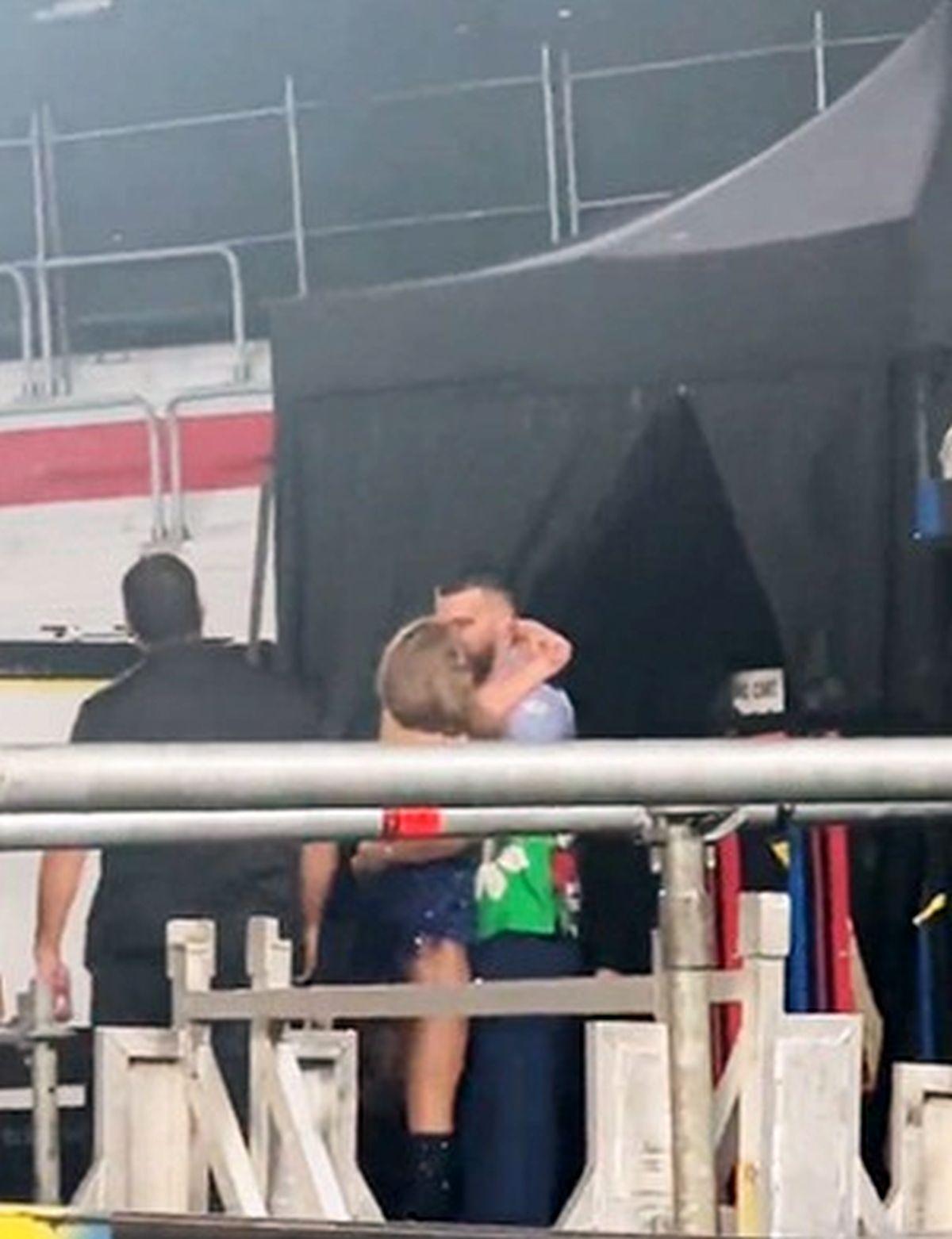 Taylor Swift, iubita lui Travis Kelce, a intrat în topul miliardarilor lumii » Artista ar fi vrut să cumpere un club de fotbal