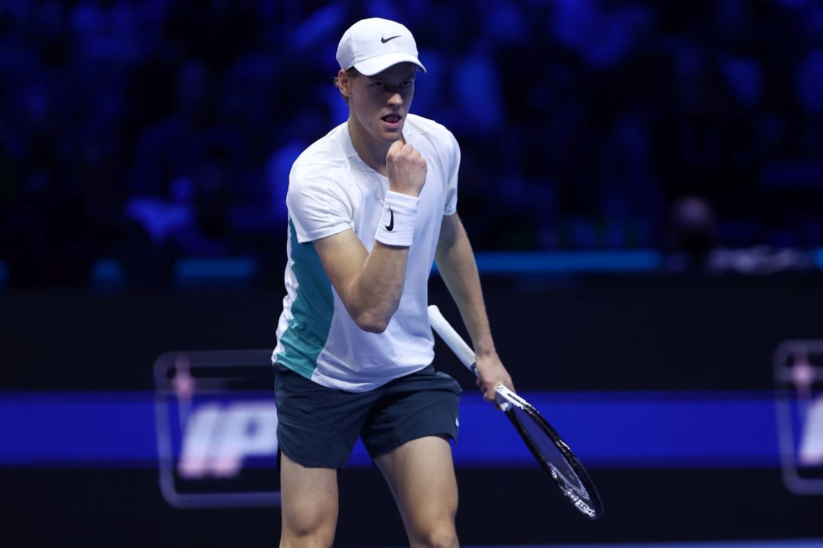 Jannik Sinner, prima victorie la ATP Finals » 85 de minute de control și agresivitate în fața lui Stefanos Tsitsipas