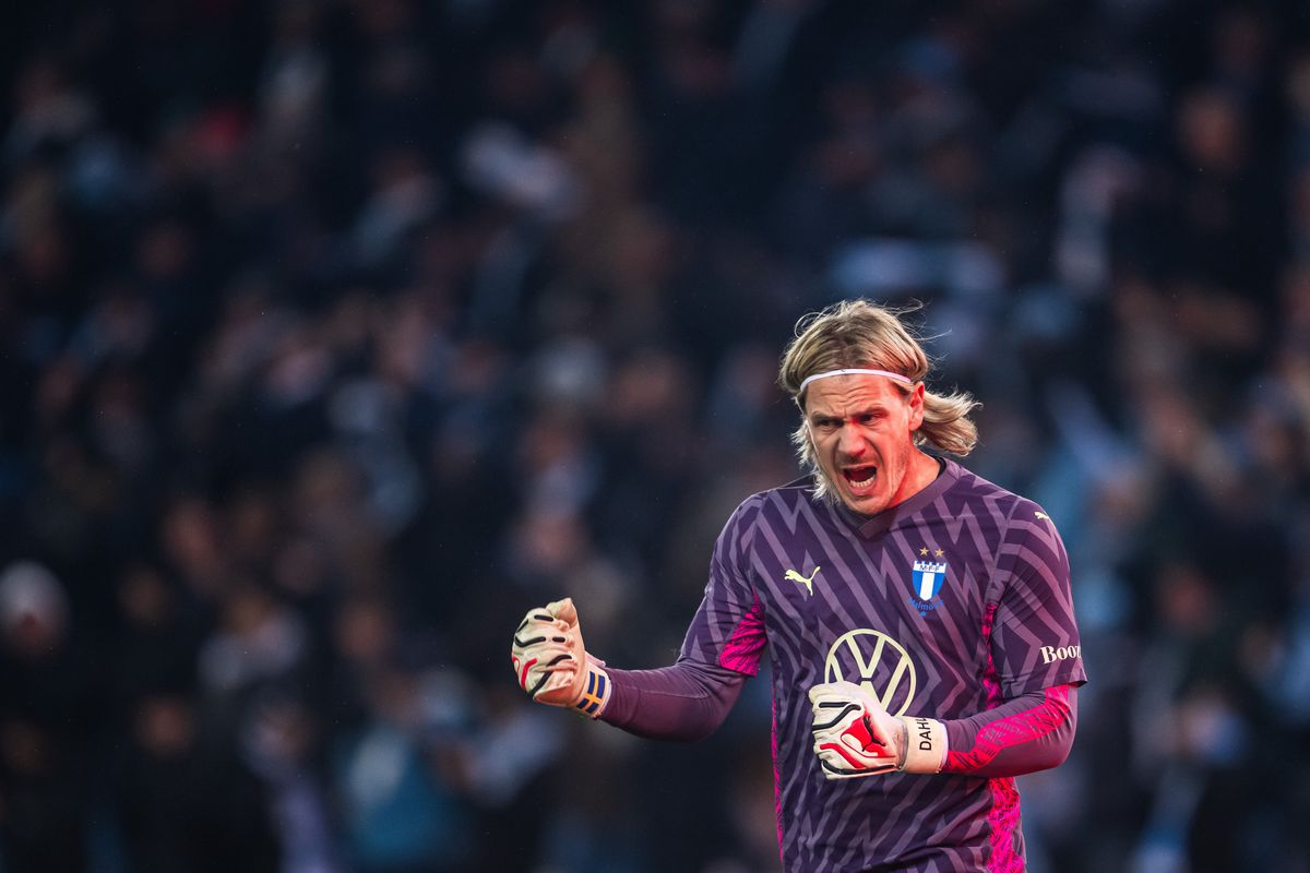 HAOS la Malmo - Elfsborg, meci cu titlul pe masă în Suedia! Alarme de incendiu, plase incendiate și partidă întreruptă » Un penalty a decis campioana