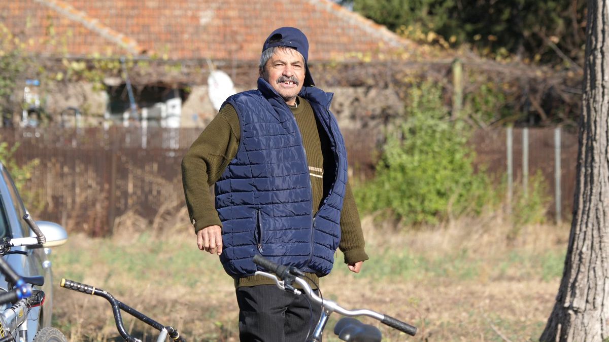 Indiana Jones și Paris din Buzău! Lecție de istorie de la Gherăseni: pe un câmp apar arheologi care studiază diadema din aur