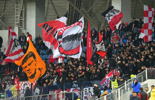 Învinși pe teren, „câinii” i-au întărâtat pe olteni în tribune » Banner-ul acid cu care au intrat pe „Oblemenco”