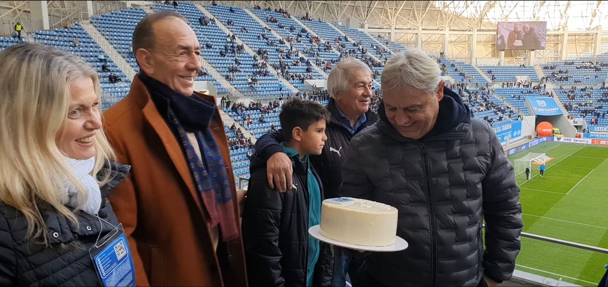 Sorin Cârțu și-a făcut ziua pe stadion! Moment emoționant înaintea startului meciului din Bănie