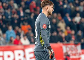 „Am tras puțin de el” » Portret amplu al omului pe care fanii lui Dinamo îl cer titular: „Aici suferă mulți portari, dar a început să se îmbunătățească. Asta e calitatea lui principală”