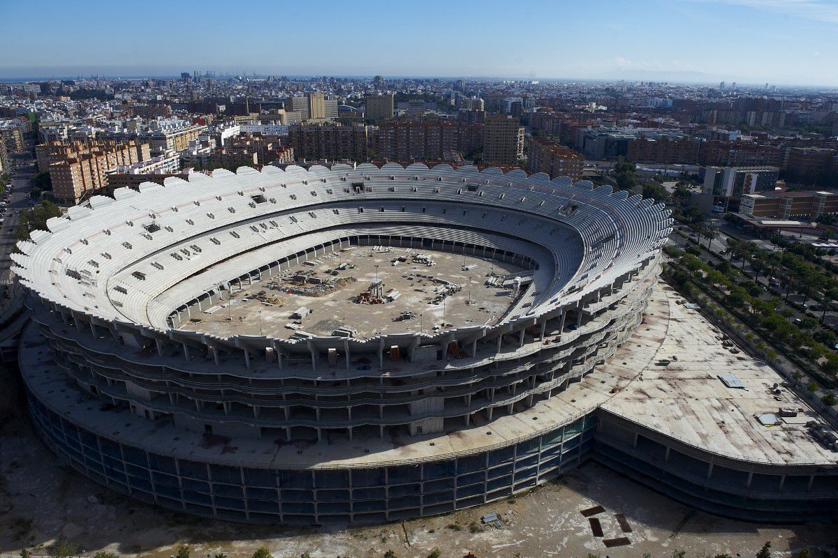 Vor relua lucrările la al patrulea cel mai mare stadion al țării, lăsat de 15 ani în PARAGINĂ! Costă 241 mil. € și arată spectaculos