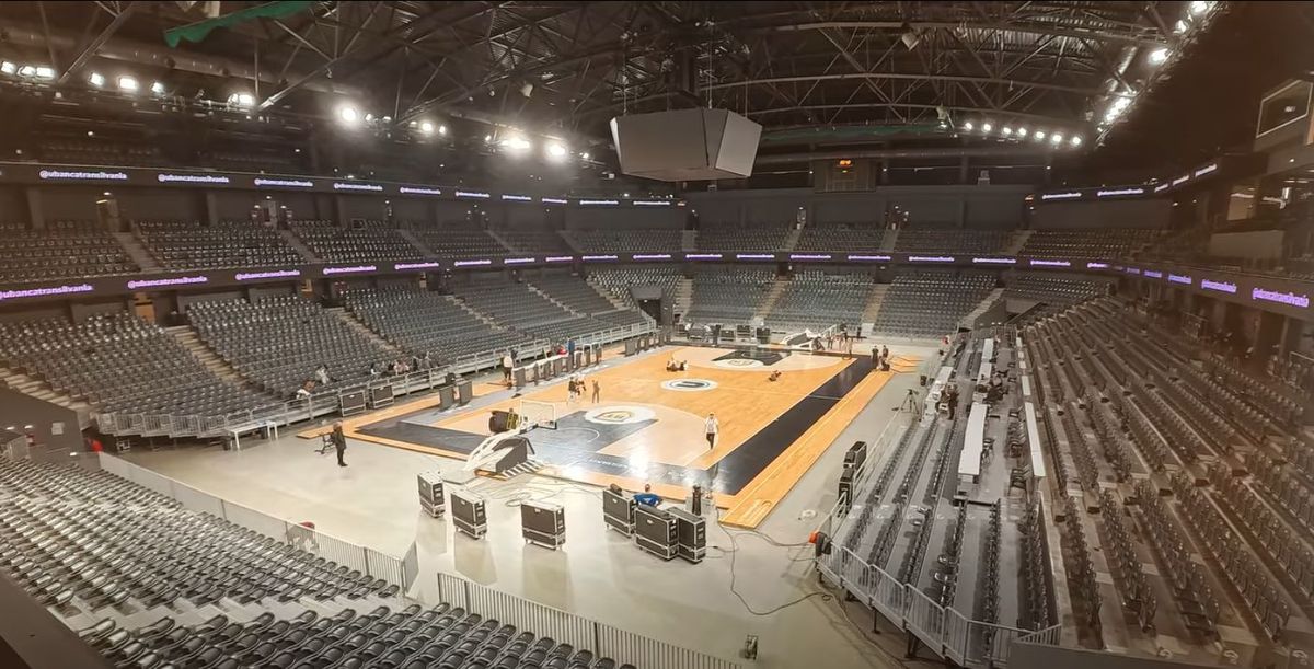 Imagini senzaționale! Ieri au jucat handbal în Europa, azi au transformat TOTAL cea mai nouă sală din România: au muncit toată noaptea pentru un alt eveniment sportiv major