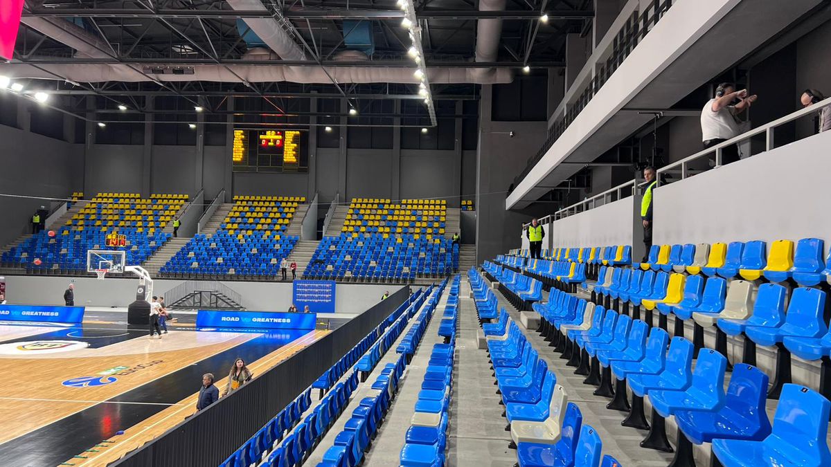 Imagini senzaționale! Ieri au jucat handbal în Europa, azi au transformat TOTAL cea mai nouă sală din România: au muncit toată noaptea pentru un alt eveniment sportiv major