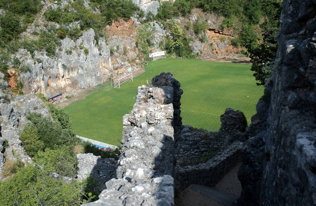 Iată TOP 10 cele mai spectaculoase stadioane din lume!