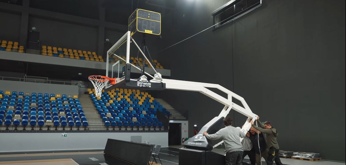 Imagini senzaționale! Ieri au jucat handbal în Europa, azi au transformat TOTAL cea mai nouă sală din România: au muncit toată noaptea pentru un alt eveniment sportiv major