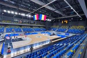 Imagini senzaționale! Ieri au jucat handbal în Europa, azi au transformat TOTAL cea mai nouă sală din România: au muncit toată noaptea pentru un alt eveniment sportiv major