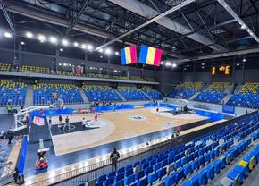Imagini senzaționale! Ieri au jucat handbal în Europa, azi au transformat TOTAL cea mai nouă sală din România: au muncit toată noaptea pentru un alt eveniment sportiv major