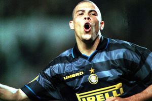 Epilogul transferului lui Ronaldo la Inter » „Când i-au văzut chelia, trei travestiți l-au îmbrățișat în stradă!”