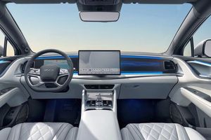 Mașina care a intrat puternic pe piața din România, parteneriat pentru un model exclusiv cu echipa lui Cristi Chivu: imagini spectaculoase