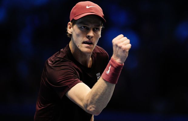 Jannik Sinner s-a impus în fața lui Alexander Zverev și este în semifinale la ATP Finals