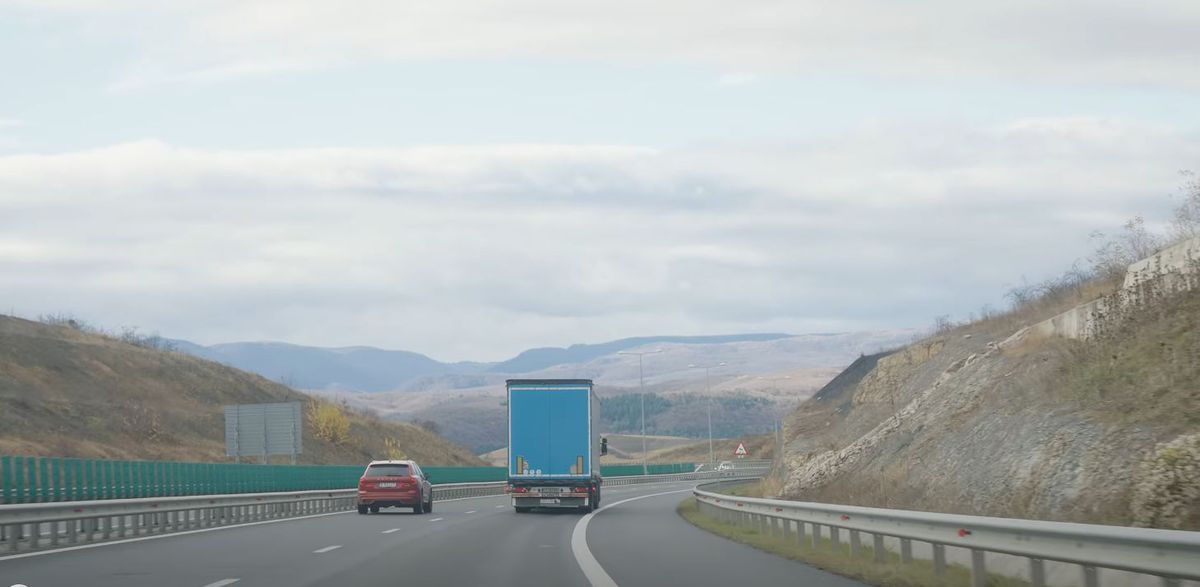 Imagini senzaționale! Ieri au jucat handbal în Europa, azi au transformat TOTAL cea mai nouă sală din România: au muncit toată noaptea pentru un alt eveniment sportiv major