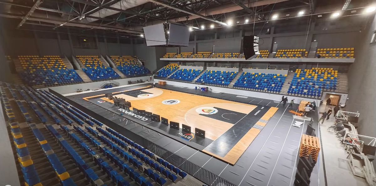 Imagini senzaționale! Ieri au jucat handbal în Europa, azi au transformat TOTAL cea mai nouă sală din România: au muncit toată noaptea pentru un alt eveniment sportiv major