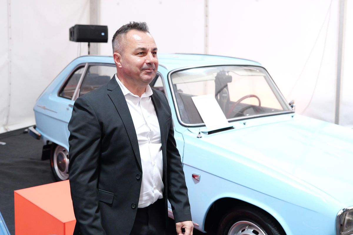 „Are viteză Dinamo spre titlu?” » Dintr-o mașină retro, Florentin Petre a răspuns fără să ezite: „Îți dai seama ce tură dau cu Zeljko?”