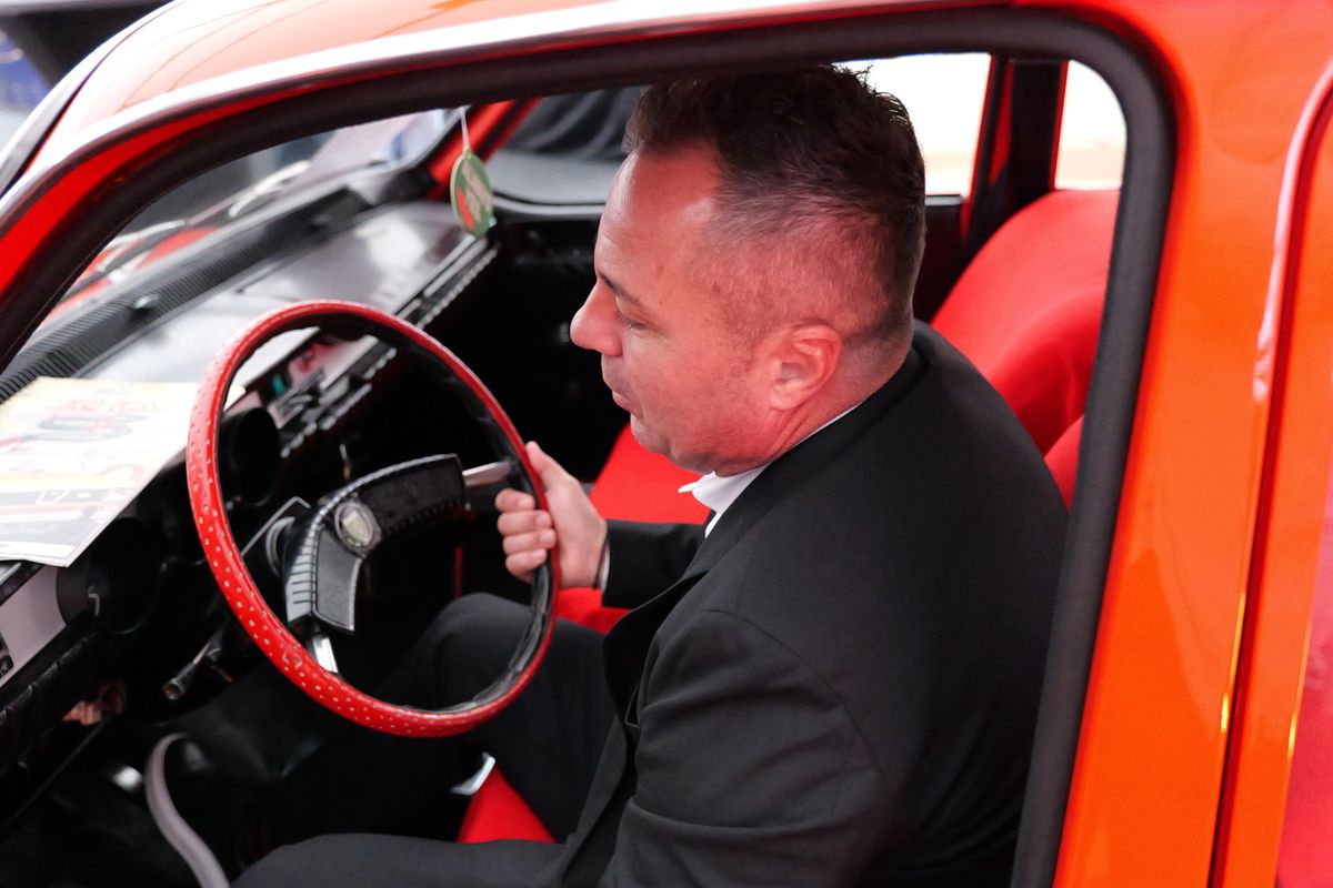 „Are viteză Dinamo spre titlu?” » Dintr-o mașină retro, Florentin Petre a răspuns fără să ezite: „Îți dai seama ce tură dau cu Zeljko?”