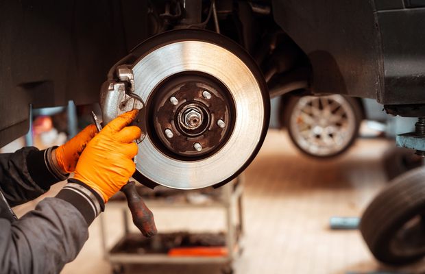 Plăcuțele de frână și siguranța rutieră: ce tip să alegi?