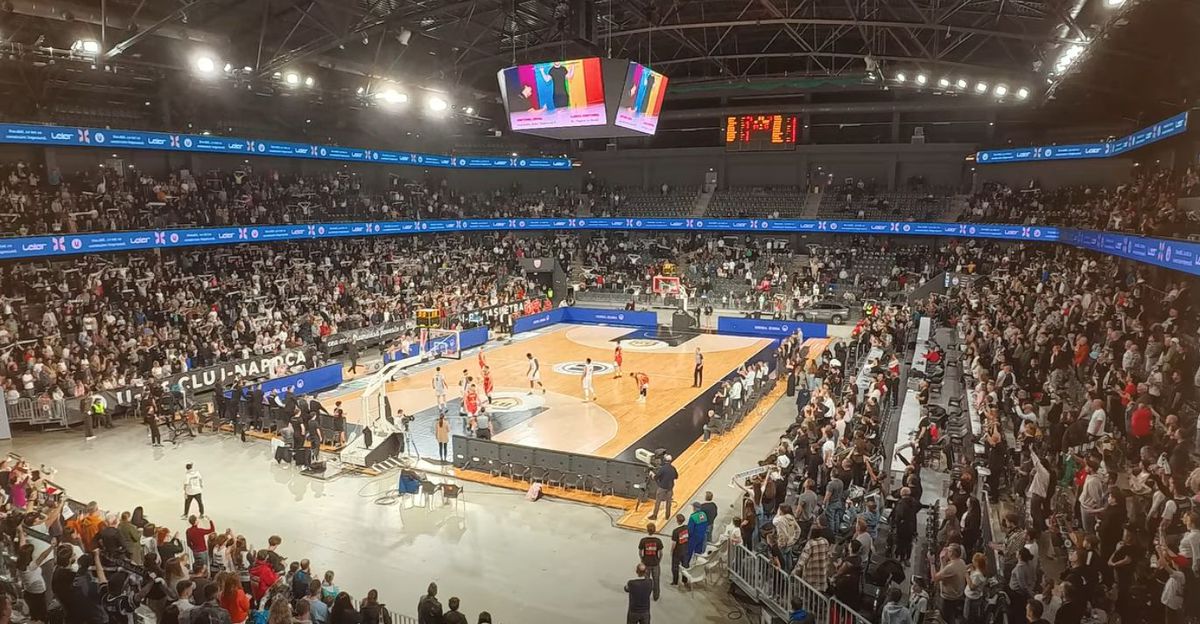 Imagini senzaționale! Ieri au jucat handbal în Europa, azi au transformat TOTAL cea mai nouă sală din România: au muncit toată noaptea pentru un alt eveniment sportiv major