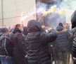 VIDEO + FOTO Torțe roș-albastre în ploaie » Suporterii lui FCSB le-au făcut o surpriză jucătorilor: imagini spectaculoase filmate azi în Berceni