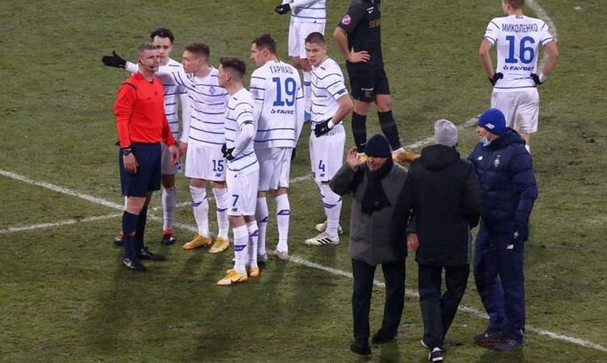 Scandal la Kiev: Lucescu a intrat să protesteze până la centrul terenului! Reacția antrenorului după meci