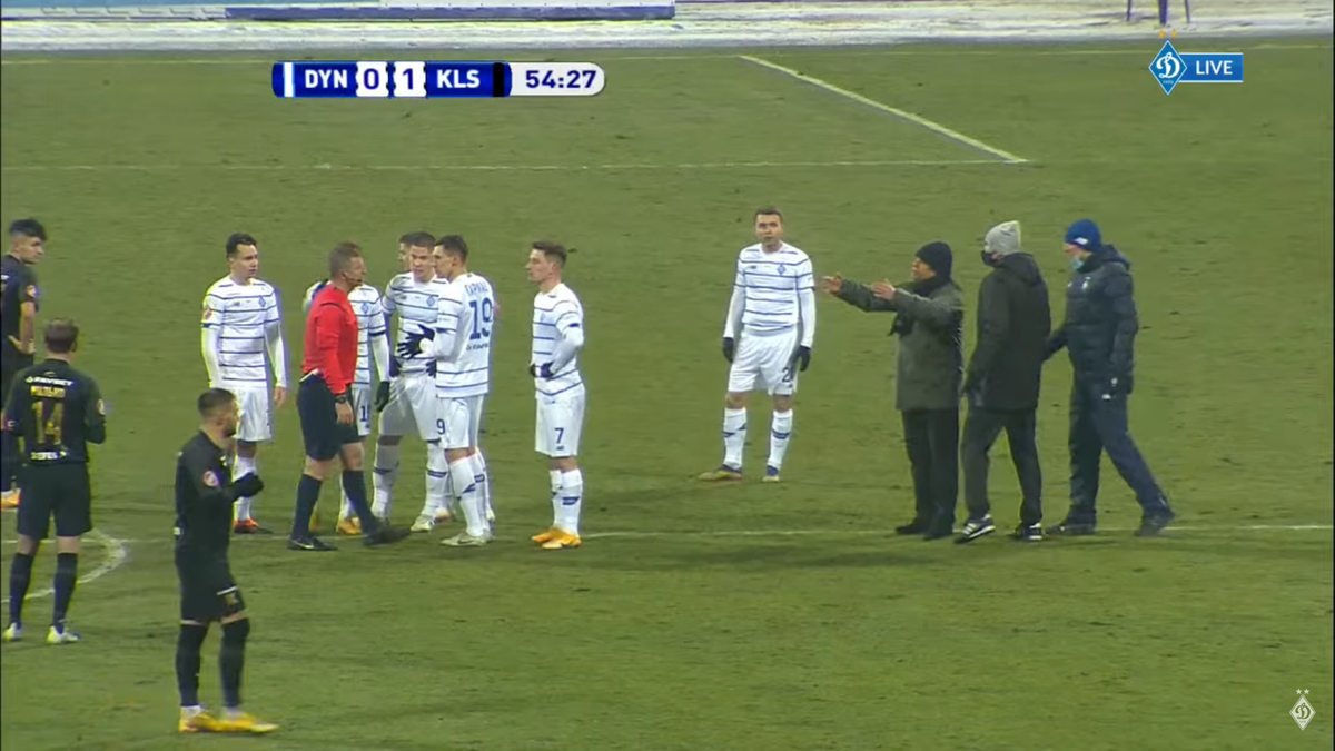 Scandal la Kiev: Lucescu a intrat să protesteze până la centrul terenului! Reacția antrenorului după meci