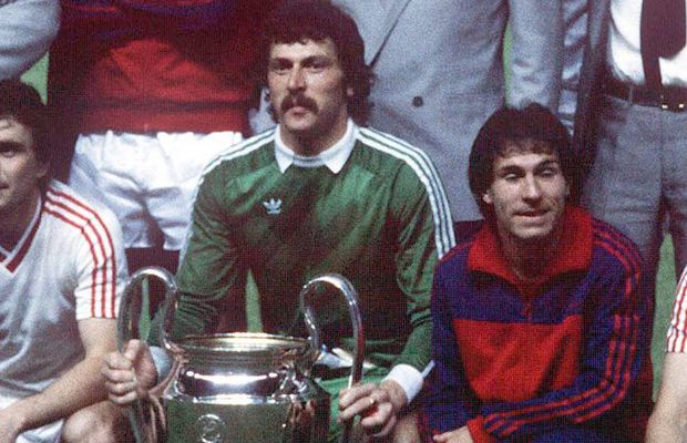 Interviu-document! Ioan Chirilă în dialog cu Duckadam, desemnat Fotbalistul Anului după finala de la Sevilla » TOP 5-ul anchetei avea numai nume imense