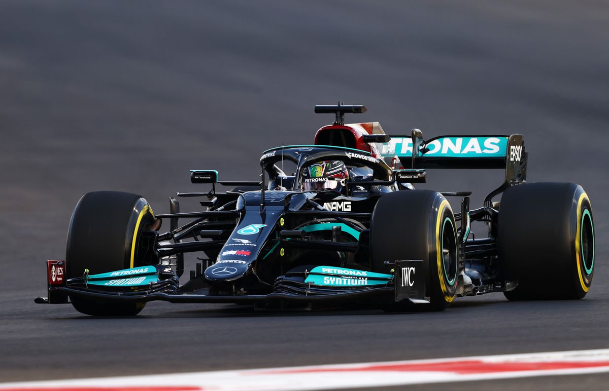 Acum a apărut înregistrarea! » Ce a transmis în cască Lewis Hamilton, imediat după ce a fost depășit de Verstappen. Mesajul n-a fost difuzat la TV