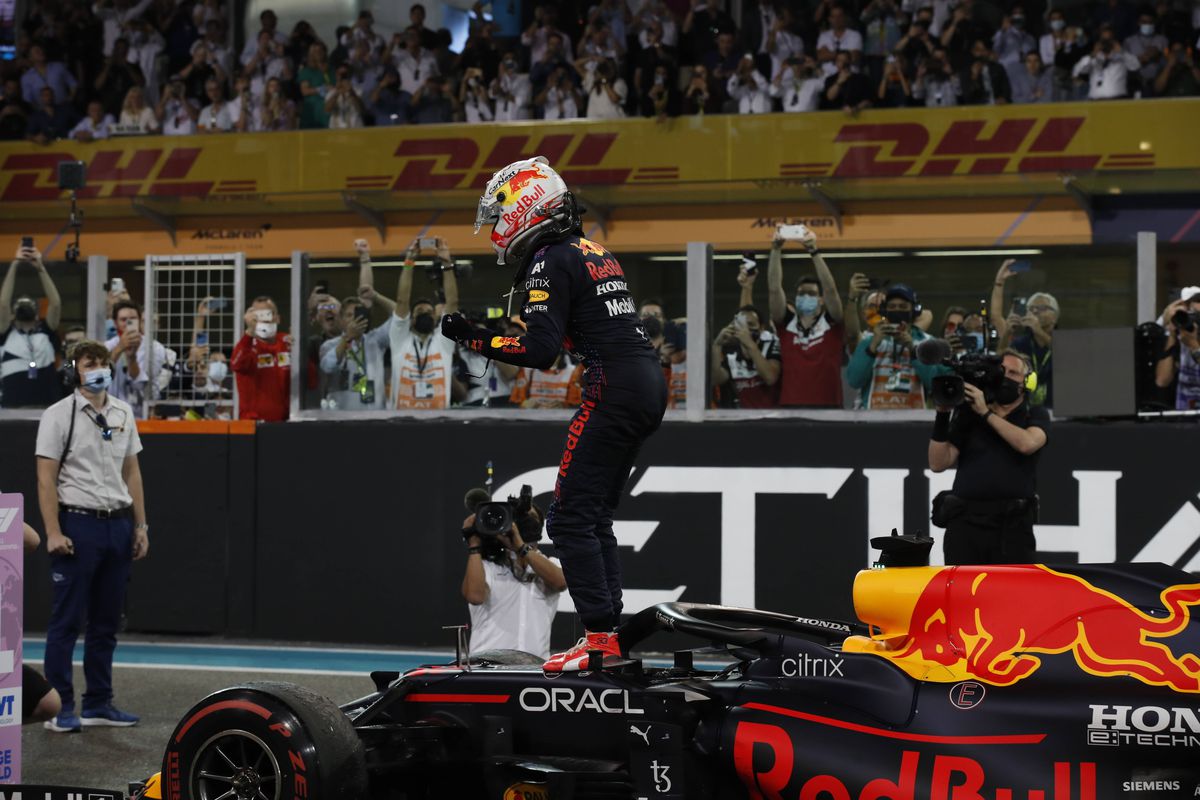 Acum a apărut înregistrarea! » Ce a transmis în cască Lewis Hamilton, imediat după ce a fost depășit de Verstappen. Mesajul n-a fost difuzat la TV