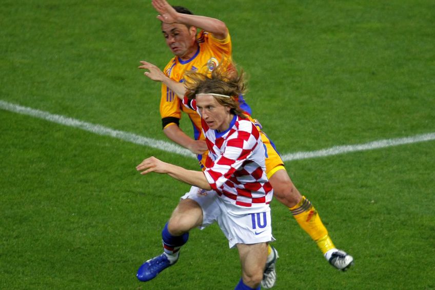 Luka Modric și Florentin Petre, în amicalul România - Croația din 2009 / FOTO: Arhivă Gazeta Sporturilor