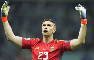 Emiliano „Dibu” Martinez, portarul necunoscut din 2020 e acum eroul Argentinei » Cel care provoacă și apără penalty-uri e preferatul lui Messi: „Ești o fiară!”