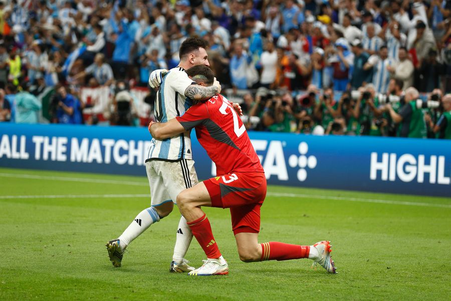 Emiliano „Dibu” Martinez, portarul necunoscut din 2020 e acum eroul Argentinei » Cel care provoacă și apără penalty-uri e preferatul lui Messi: „Ești o fiară!”